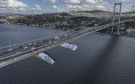İstanbul’da Köprüler Filistin Mesajıyla Süsledi