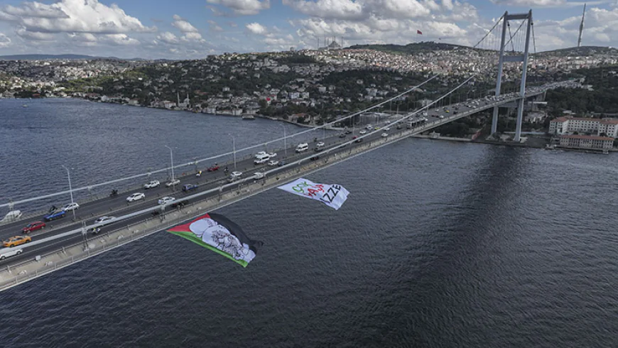 İstanbul’da Köprüler Filistin Mesajıyla Süsledi